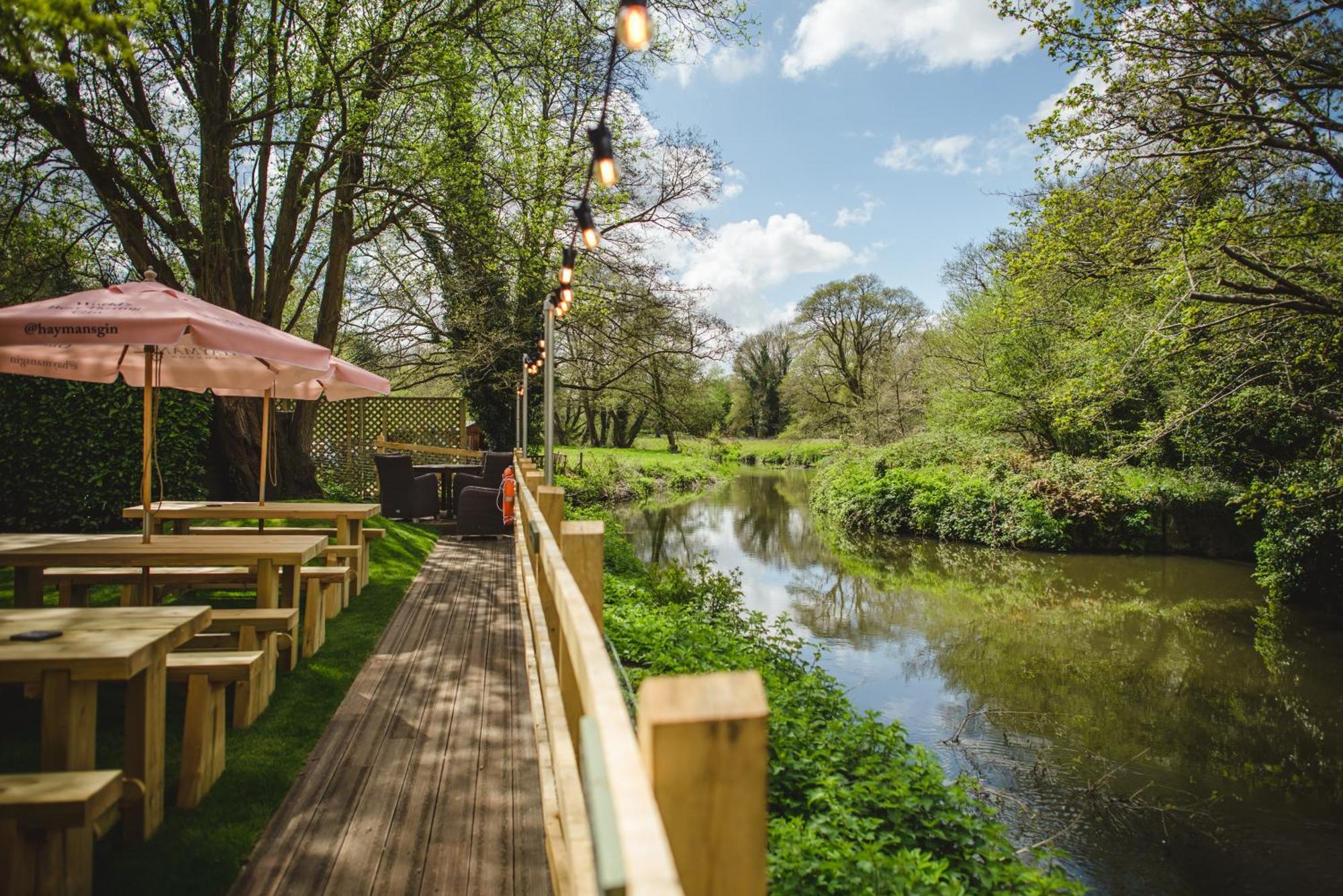 The Stag On The River Godalming Ngoại thất bức ảnh